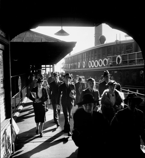 Morning commuters, Circular Quay, 1940s